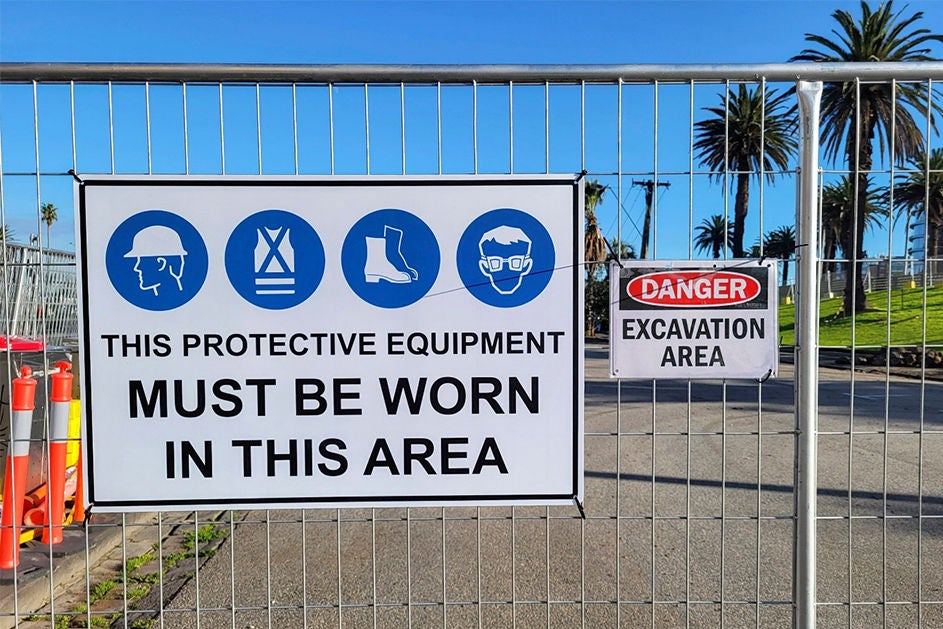 Sign to warn users to wear protective gear